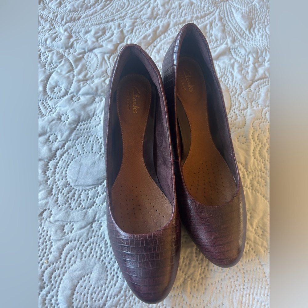 Clark’s Artisan burgundy croc print 3” heels Size 8.5 1/2 inch platform Like new